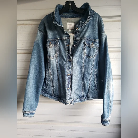Plus Size 5X Torrid Trucker Denim Jean Jacket Coat - Picture 1 of 7